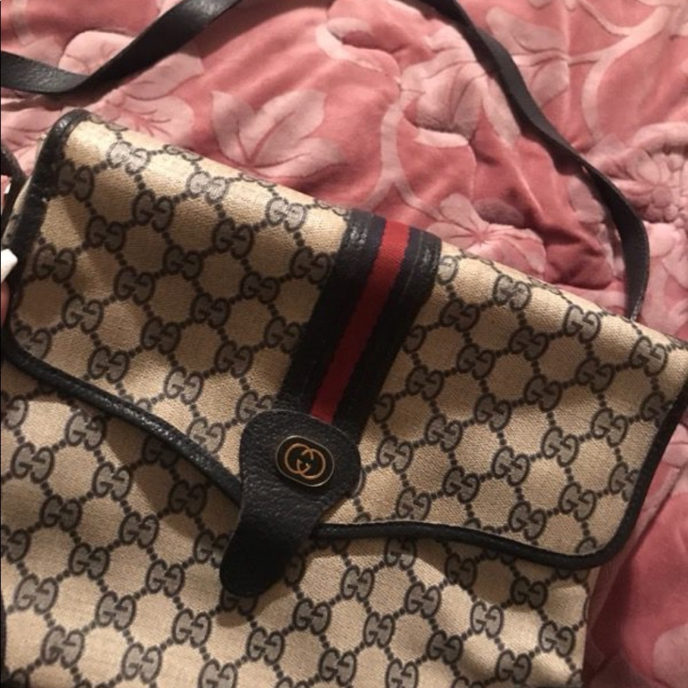 Vintage Gucci blues leather bag.